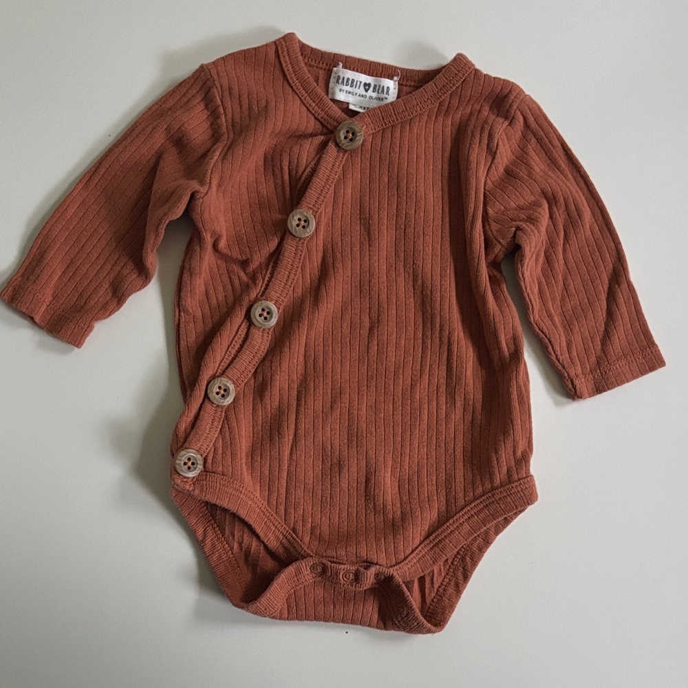 Rabbit + Bear Terracotta Ribbed Baby Bodysuit Kimono Onesie Size 0-3 Month